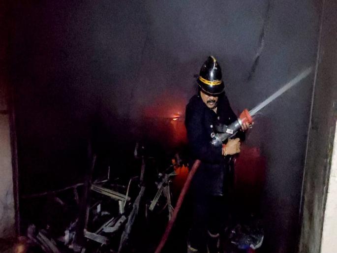 Bhiwandi short circuit causes fire in company, unfortunate death of mother and child | भिवंडीतील गोदामास लागलेल्या भीषण आगीत मायलेकाचा होरपळून दुर्दैवी मृत्यू Bhiwandi short circuit causes fire in company, unfortunate death of mother and child | भिवंडीतील गोदामास लागलेल्या भीषण आगीत मायलेकाचा होरपळून दुर्दैवी मृत्यू