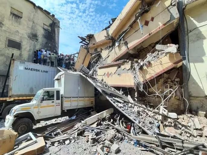 Placing Mobile Tower on Weak Building Accident?; 3 killed, 9 injured in Bhiwandi Building Collapsed | कमकुवत इमारतीवर मोबाइल टॉवर बसवल्याने दुर्घटना?; भिवंडी दुर्घटनेत ३ ठार, ९ जखमी Placing Mobile Tower on Weak Building Accident?; 3 killed, 9 injured in Bhiwandi Building Collapsed | कमकुवत इमारतीवर मोबाइल टॉवर बसवल्याने दुर्घटना?; भिवंडी दुर्घटनेत ३ ठार, ९ जखमी