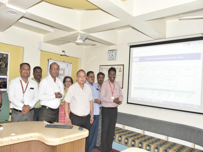 One click will get all the information to check the answer sheet; Inauguration of 'Dashboard' of Solapur University | एका क्लिकवर उत्तरपत्रिका तपासण्याची सर्व माहिती मिळणार; सोलापूर विद्यापीठाच्या 'डॅशबोर्ड'चे उद्घाटन One click will get all the information to check the answer sheet; Inauguration of 'Dashboard' of Solapur University | एका क्लिकवर उत्तरपत्रिका तपासण्याची सर्व माहिती मिळणार; सोलापूर विद्यापीठाच्या 'डॅशबोर्ड'चे उद्घाटन