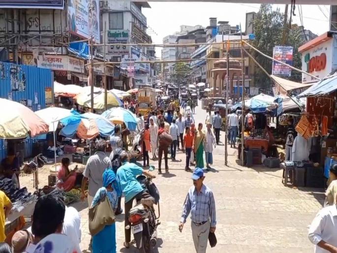 Police Action on Ambernath hawkers; As many as 40 cases were registered in four days | अंबरनाथच्या फेरीवाल्यांवर पोलिसांची 'वक्रदृष्टी'; चार दिवसात तब्बल ४० गुन्हे दाखल Police Action on Ambernath hawkers; As many as 40 cases were registered in four days | अंबरनाथच्या फेरीवाल्यांवर पोलिसांची 'वक्रदृष्टी'; चार दिवसात तब्बल ४० गुन्हे दाखल