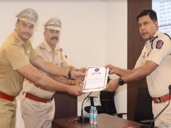 The mira road commissioner praised the police officers who excelled in 6 crimes | ६ गुन्ह्यांची उत्कृष्ट करणाऱ्या पोलीस अधिकाऱ्यांचं पुरस्कार देत आयुक्तांनी केले कौतुक 