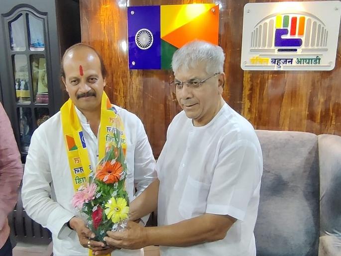 Vasant More, who left the MNS, joined the Vanchit Bahujan Aghadi in the presence of Prakash Ambedkar | 'मनसे' ला रामराम, 'मविआ'च्या नेत्यांना भेटले; अखेर वसंत मोरेंचा वंचित बहुजन आघाडीत पक्षप्रवेश Vasant More, who left the MNS, joined the Vanchit Bahujan Aghadi in the presence of Prakash Ambedkar | 'मनसे' ला रामराम, 'मविआ'च्या नेत्यांना भेटले; अखेर वसंत मोरेंचा वंचित बहुजन आघाडीत पक्षप्रवेश