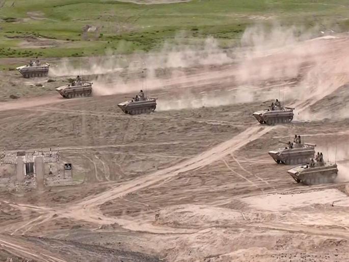 India showed strength to the China; Intense training at an altitude of 14,500 feet in Ladakh | भारताने ड्रॅगनला दाखविली ताकद; लडाखमध्ये १४ हजार ५०० फूट उंचीवर जोरदार सराव India showed strength to the China; Intense training at an altitude of 14,500 feet in Ladakh | भारताने ड्रॅगनला दाखविली ताकद; लडाखमध्ये १४ हजार ५०० फूट उंचीवर जोरदार सराव