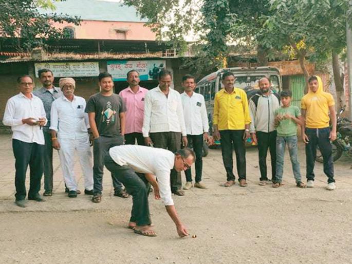 Abdul Sattar's removal from the cabinet caused BJP to celebrate | अब्दुल सत्तार यांचा मंत्रिमंडळातून पत्ता कट झाला अन् भाजपाने जल्लोष केला Abdul Sattar's removal from the cabinet caused BJP to celebrate | अब्दुल सत्तार यांचा मंत्रिमंडळातून पत्ता कट झाला अन् भाजपाने जल्लोष केला