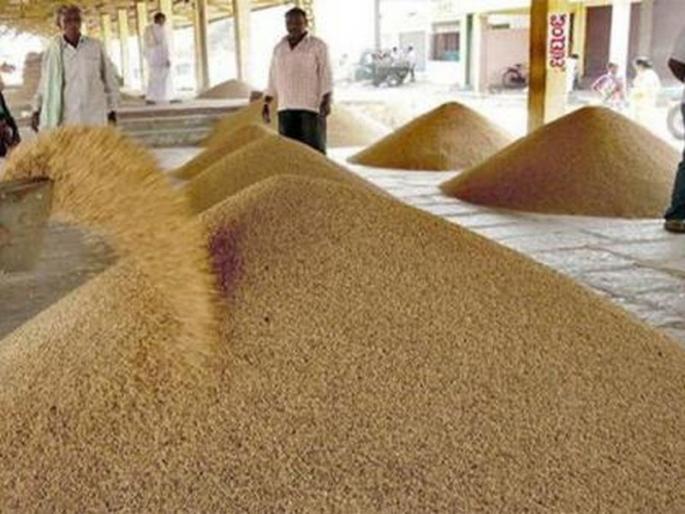 Soybean rate ten thousand per quintal; But farmers do not benefit! | सोयाबीनचे दर दहा हजारी ; मात्र शेतकऱ्यांना फायदा नाही ! Soybean rate ten thousand per quintal; But farmers do not benefit! | सोयाबीनचे दर दहा हजारी ; मात्र शेतकऱ्यांना फायदा नाही !