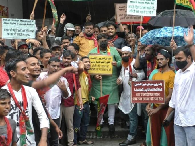 samajwadi party protest against centre govt on various issues at bhiwandi | “मोदी तेरे राज मे, कटोरा आया हाथ मे”; समाजवादी पक्षाचे केंद्र सरकारविरोधात आंदोलन