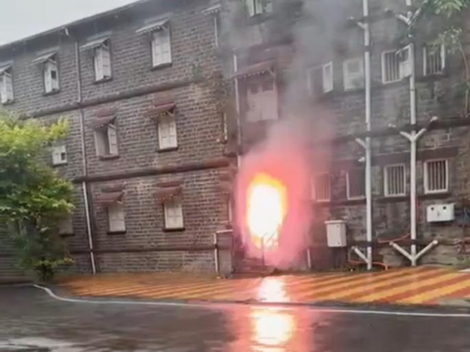 S. P. College hostel fire Due to the promptness of the staff the fire was brought under control | एस. पी. महाविद्यालयाच्या वसतिगृहात आग; कर्मचाऱ्यांच्या तत्परतेमुळे आग आटोक्यात S. P. College hostel fire Due to the promptness of the staff the fire was brought under control | एस. पी. महाविद्यालयाच्या वसतिगृहात आग; कर्मचाऱ्यांच्या तत्परतेमुळे आग आटोक्यात