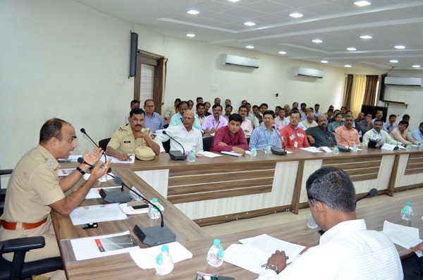 Give security information to the police station: Sanjay Mohite - Bank, ATM. The presence of Kolhapur representatives of the Center | सुरक्षारक्षकांची माहिती पोलीस ठाण्यांना द्या : संजय मोहिते -बँक, ए.टी.एम. सेंटरच्या कोल्हापूर प्रतिनिधींची उपस्थिती Give security information to the police station: Sanjay Mohite - Bank, ATM. The presence of Kolhapur representatives of the Center | सुरक्षारक्षकांची माहिती पोलीस ठाण्यांना द्या : संजय मोहिते -बँक, ए.टी.एम. सेंटरच्या कोल्हापूर प्रतिनिधींची उपस्थिती