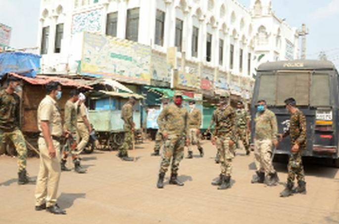 Stress in Maulviganj due to stone pelting | दगडफेकीमुळे मौलवीगंजमध्ये तणाव