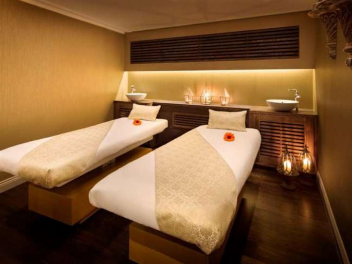 If you don't pay Rs 1 lakh, the video will go viral; Totaya police threaten spa center operators | लाख रुपये दे नाहीतर व्हिडीओ व्हायरल करेन; तोतया पोलिसांची स्पा सेंटर चालकांला धमकी