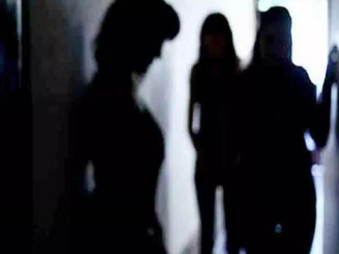 The name of the spa center and the prostitution business! Police raid, rescue of two women victims in Akurdi | नाव स्पा सेंटरचे अन् चालायचा वेश्याव्यवसाय! आकुर्डीत पीडित दोन महिलांची सुटका The name of the spa center and the prostitution business! Police raid, rescue of two women victims in Akurdi | नाव स्पा सेंटरचे अन् चालायचा वेश्याव्यवसाय! आकुर्डीत पीडित दोन महिलांची सुटका