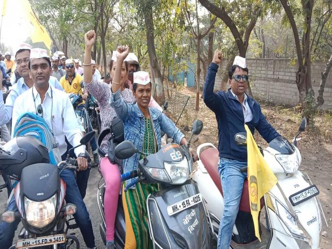 Bike Rally for Old Pension Yojana in Nashik; Thousands of employees participated | नाशिकमध्ये जुन्या पेंशन योजनेसाठी बाईक रॅली; हजारो कर्मचारी सहभागी Bike Rally for Old Pension Yojana in Nashik; Thousands of employees participated | नाशिकमध्ये जुन्या पेंशन योजनेसाठी बाईक रॅली; हजारो कर्मचारी सहभागी
