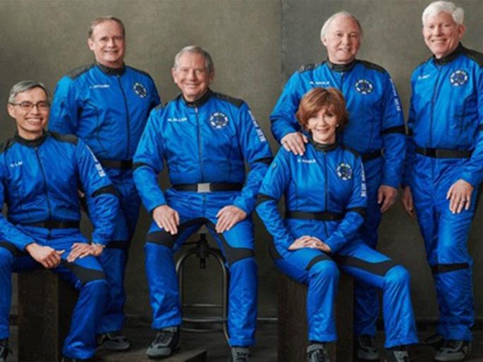 blue origin completes its first successful flight | सहा पर्यटकांनी केली अंतराळाची सफर, ब्लु ओरिजनचं २०२२ वर्षातलं पहिलं अंतराळ मिशन blue origin completes its first successful flight | सहा पर्यटकांनी केली अंतराळाची सफर, ब्लु ओरिजनचं २०२२ वर्षातलं पहिलं अंतराळ मिशन