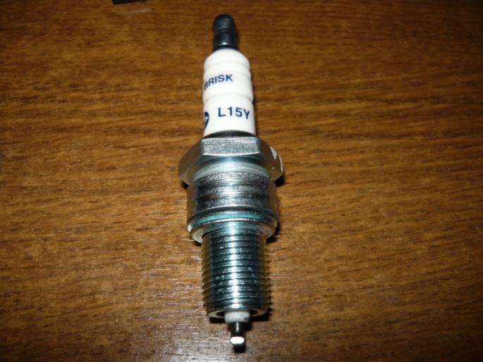 Spark plug that starts engine | इंजिनाच्या आत स्पार्क देत इंजिन चालवणारा स्पार्क प्लग Spark plug that starts engine | इंजिनाच्या आत स्पार्क देत इंजिन चालवणारा स्पार्क प्लग