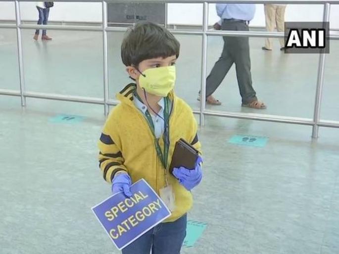 Stranded in Delhi for 2 months, 5-year-old flies back home alone MMG | दिल्लीत अडकलेला 'तो' चिमुकला एकटाच बंगळुरुत पोहचला, ३ महिन्यानंतर आईला बिलगला Stranded in Delhi for 2 months, 5-year-old flies back home alone MMG | दिल्लीत अडकलेला 'तो' चिमुकला एकटाच बंगळुरुत पोहचला, ३ महिन्यानंतर आईला बिलगला
