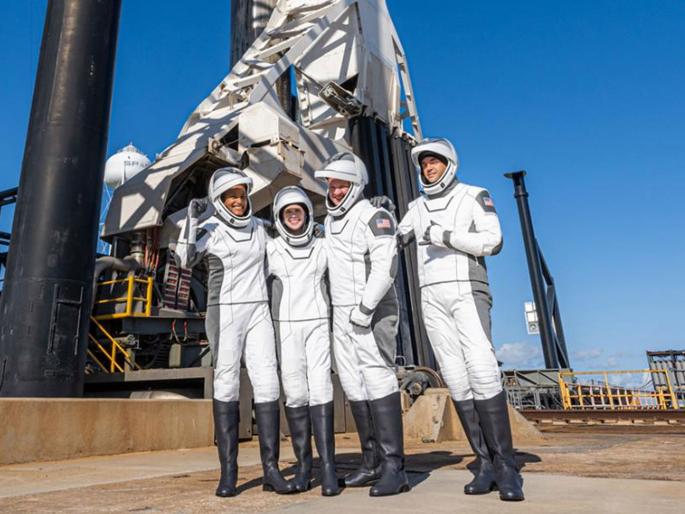 four went into space without being astronauts pdc | अंतराळवीर नसूनही चौघे गेले अंतराळात; सामान्यांसाठी मोहीम, तीन दिवस राहाणार अवकाशात four went into space without being astronauts pdc | अंतराळवीर नसूनही चौघे गेले अंतराळात; सामान्यांसाठी मोहीम, तीन दिवस राहाणार अवकाशात