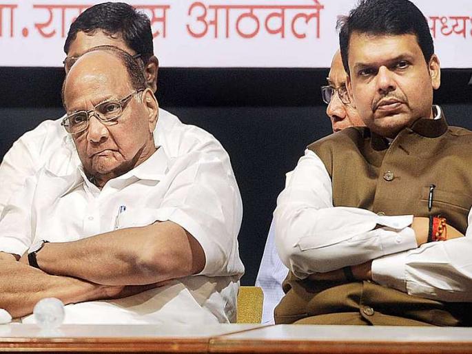 Pawar, Fadnavis on a platform for the occasion of the statement | पक्षांतराचा वाद सुरू असतानाच पवार अन् फडणवीस एकाच व्यासपीठावर Pawar, Fadnavis on a platform for the occasion of the statement | पक्षांतराचा वाद सुरू असतानाच पवार अन् फडणवीस एकाच व्यासपीठावर