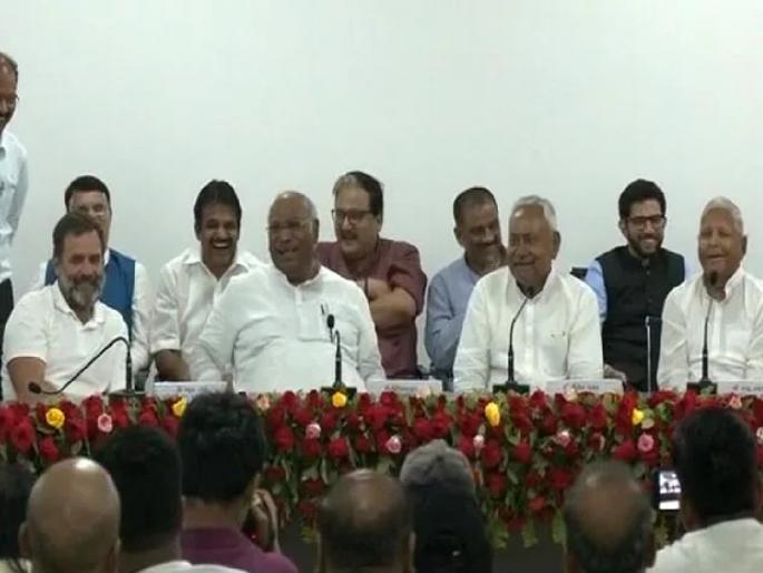 Speaking at a press conference after the opposition meeting in Patna, Bihar, RJD chief Lalu Yadav suggest to Congress leader Rahul Gandhi for marry soon | "राहुल गांधींनी लग्न करावं, आम्ही वऱ्हाडी होऊ, तुमची मम्मी...", लालूप्रसाद यादवांच्या विधानानं हशा Speaking at a press conference after the opposition meeting in Patna, Bihar, RJD chief Lalu Yadav suggest to Congress leader Rahul Gandhi for marry soon | "राहुल गांधींनी लग्न करावं, आम्ही वऱ्हाडी होऊ, तुमची मम्मी...", लालूप्रसाद यादवांच्या विधानानं हशा