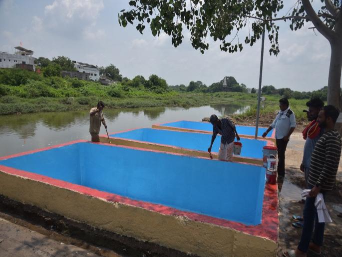 Special care is being taken by Akola Municipal Administration for Ganpati immersion | गणेश विसर्जनासाठी मुख्य घाट सज्ज; रंगरंगोटी अंतिम टप्प्यात, बांधकाम विभाग सरसावला Special care is being taken by Akola Municipal Administration for Ganpati immersion | गणेश विसर्जनासाठी मुख्य घाट सज्ज; रंगरंगोटी अंतिम टप्प्यात, बांधकाम विभाग सरसावला