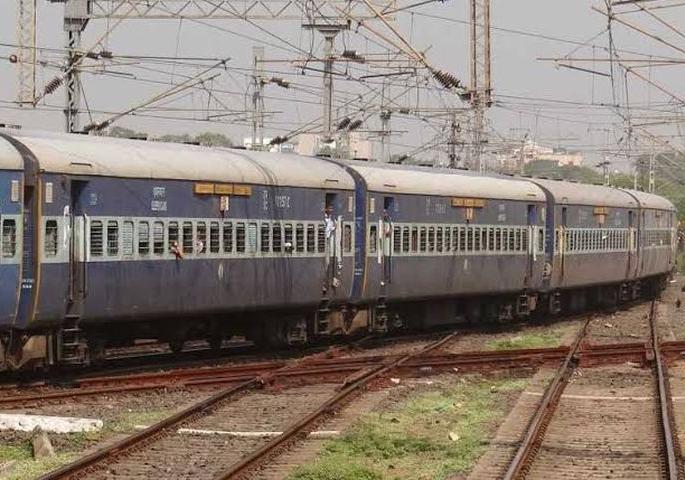 Special trains between Solapur-Nagpur For Christmas | नाताळनिमित्त २२ ते २७ डिसेंबर दरम्यान सोलापूर-नागपूर विशेष रेल्वेगाड्या Special trains between Solapur-Nagpur For Christmas | नाताळनिमित्त २२ ते २७ डिसेंबर दरम्यान सोलापूर-नागपूर विशेष रेल्वेगाड्या