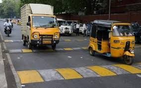 In the 100 meters, eight stopcaps, the status of Satara, the second road use of the vehicle holders | १०० मीटरमध्ये तब्बल आठ गतिरोधक, साताऱ्यांतील स्थिती, वाहनधारकांकडून दुसऱ्या रस्त्याचा वापर