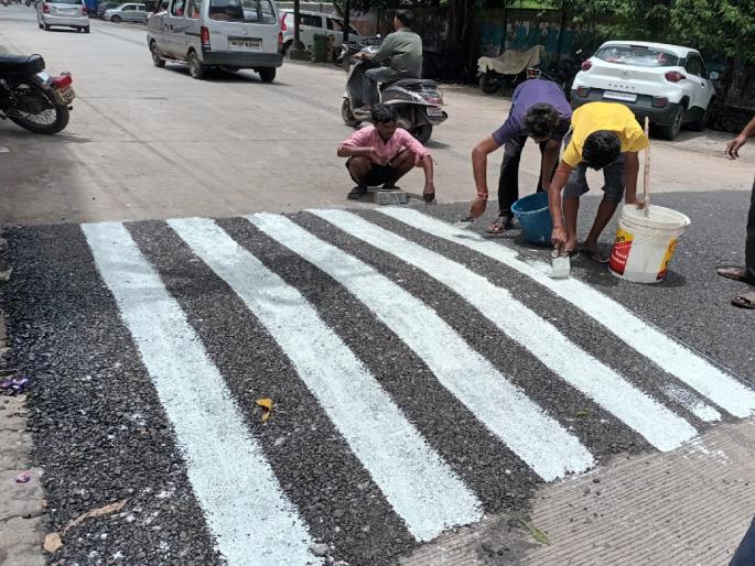 Speed breakers invite accidents Bike rider and pedestrian seriously injured | स्पीड ब्रेकर देतायत अपघातांना निमंत्रण; दुचाकीचालक आणि पादचारी गंभीर जखमी Speed breakers invite accidents Bike rider and pedestrian seriously injured | स्पीड ब्रेकर देतायत अपघातांना निमंत्रण; दुचाकीचालक आणि पादचारी गंभीर जखमी