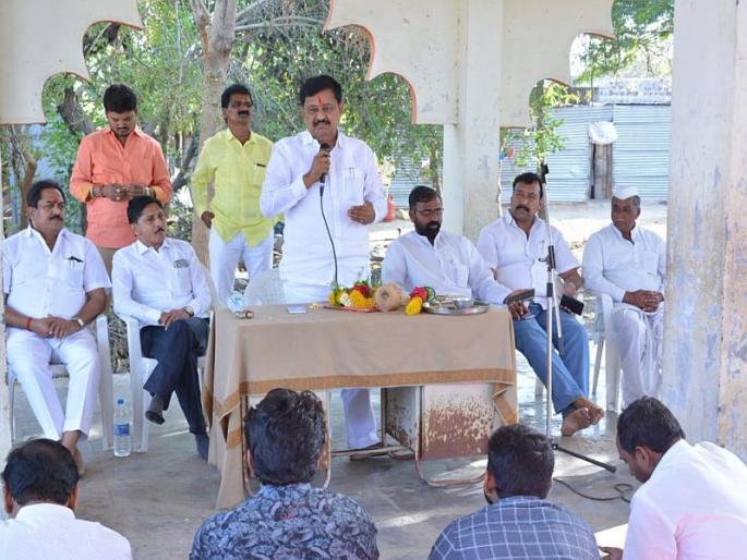 'I did not say that it will fight here', Subhash Deshmukh's retreat from madha lok sabha after Sharad Pawar | 'मी असं म्हणालोच नाही की इथून लढणार', पवारांनंतर देशमुखांचीही माढ्यातून माघार 'I did not say that it will fight here', Subhash Deshmukh's retreat from madha lok sabha after Sharad Pawar | 'मी असं म्हणालोच नाही की इथून लढणार', पवारांनंतर देशमुखांचीही माढ्यातून माघार