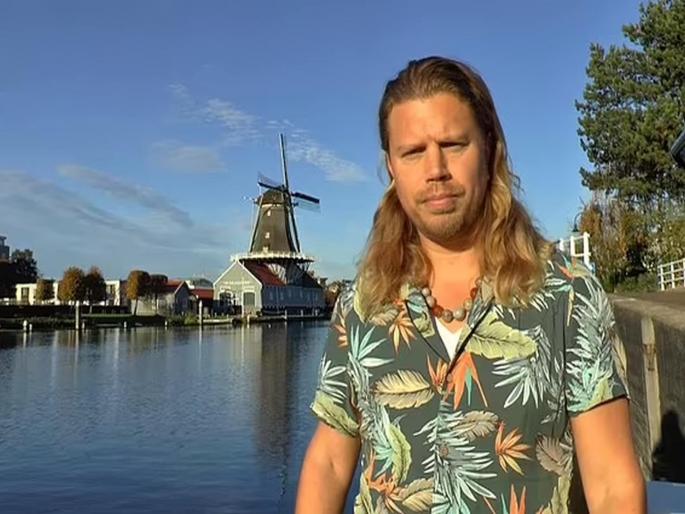 Father of 550 children 'banned'; Court bans Dutch father of 500 children from donating sperm | ५५० मुलांच्या बापाला केले ‘बॅन’; आणखी स्पर्म डोनेट करण्यावर व्यक्तीला केली मनाई Father of 550 children 'banned'; Court bans Dutch father of 500 children from donating sperm | ५५० मुलांच्या बापाला केले ‘बॅन’; आणखी स्पर्म डोनेट करण्यावर व्यक्तीला केली मनाई