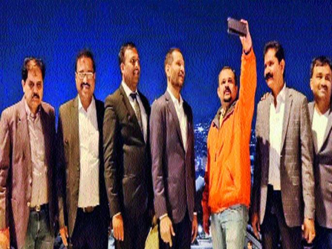 Commissioner's 'Travel' on Social Media 'Selfie' in Spain | आयुक्तांचा स्पेन दौऱ्यातील ‘सेल्फी’ सोशल मीडियावर ट्रोल Commissioner's 'Travel' on Social Media 'Selfie' in Spain | आयुक्तांचा स्पेन दौऱ्यातील ‘सेल्फी’ सोशल मीडियावर ट्रोल