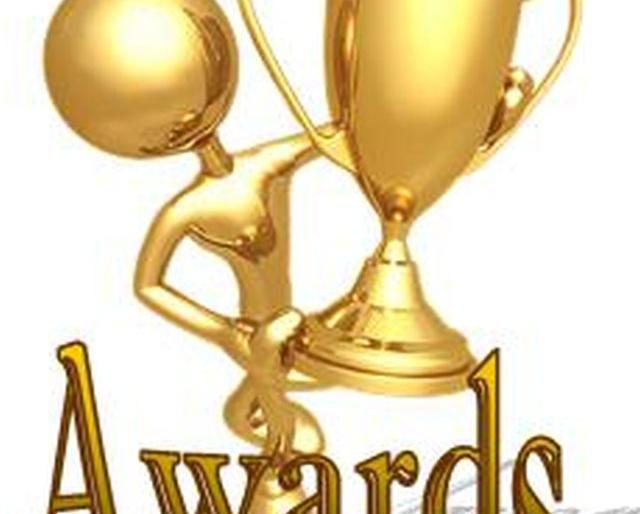 Amalner Market Committee honors outstanding farmers | अमळनेर बाजार समितीतर्फे उत्कृष्ट शेतकऱ्यांचा गौरव Amalner Market Committee honors outstanding farmers | अमळनेर बाजार समितीतर्फे उत्कृष्ट शेतकऱ्यांचा गौरव