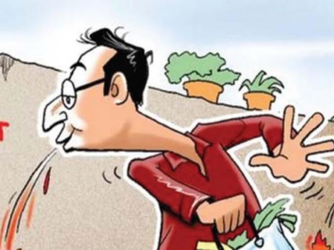 Who will cover the spit? Neglected administration department; Source of companion illness | थुंकणाऱ्यांवर आवर कोण घालणार ? यंत्रणांचे दुर्लक्ष; साथीच्या आजारांचे उगमस्थान Who will cover the spit? Neglected administration department; Source of companion illness | थुंकणाऱ्यांवर आवर कोण घालणार ? यंत्रणांचे दुर्लक्ष; साथीच्या आजारांचे उगमस्थान