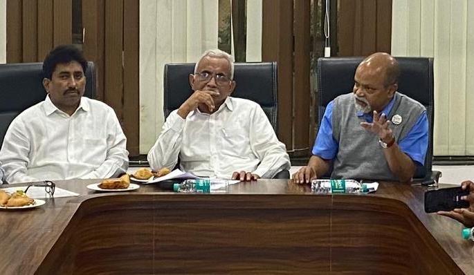 Akola Superspeciality hospital credit to congress 150 crores sanctioned by us 9 years ago - | सुपरस्पेशालिटीचे श्रेय आमचेच, ९ वर्षांपूर्वी आम्हीच दिली १५० कोटींची मंजुरी - सुधीर ढोणे Akola Superspeciality hospital credit to congress 150 crores sanctioned by us 9 years ago - | सुपरस्पेशालिटीचे श्रेय आमचेच, ९ वर्षांपूर्वी आम्हीच दिली १५० कोटींची मंजुरी - सुधीर ढोणे