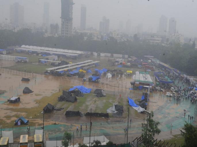 The roof of the Mumbai Municipal Control Room collapsed | मुंबई महापालिका नियंत्रण कक्षाचे छत कोसळले The roof of the Mumbai Municipal Control Room collapsed | मुंबई महापालिका नियंत्रण कक्षाचे छत कोसळले
