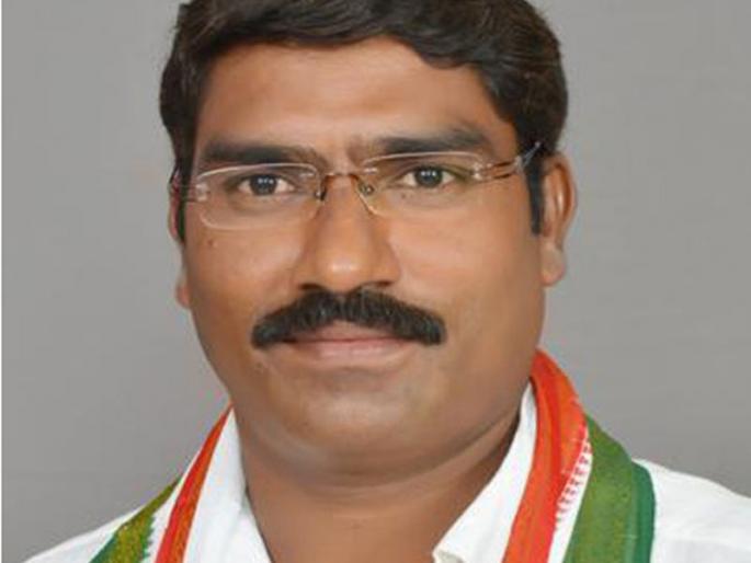 Note for vote! Congress leader trying to buy village for Rs 5 lakh | नोट फॉर वोट! काँग्रेस नेत्याकडून 5 लाख रुपयांत गावच खरेदी करण्याचा प्रताप Note for vote! Congress leader trying to buy village for Rs 5 lakh | नोट फॉर वोट! काँग्रेस नेत्याकडून 5 लाख रुपयांत गावच खरेदी करण्याचा प्रताप