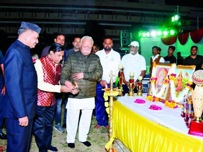 If you stop learning as your self, then start the fall: Mohan Bhagwat | स्वत:ला श्रेष्ठ मानून शिकणे थांबविले तर पतनाला सुरुवात : मोहन भागवत