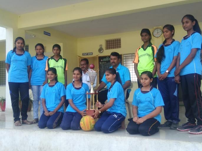Team Yashwantrao Chavan Vidyalaya qualify fo state level compitation | यशवंतराव चव्हाण विद्यालयाचा संघ राज्यस्तरावर Team Yashwantrao Chavan Vidyalaya qualify fo state level compitation | यशवंतराव चव्हाण विद्यालयाचा संघ राज्यस्तरावर