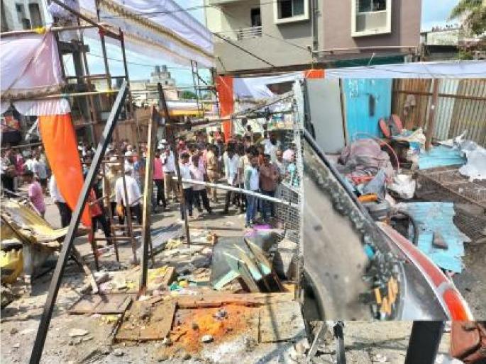 Massive explosion in Satara; Two arrested, police custody for five days | साताऱ्यातील भीषण स्फोटप्रकरणी दोघांना अटक, पाच दिवस पोलिस कोठडी Massive explosion in Satara; Two arrested, police custody for five days | साताऱ्यातील भीषण स्फोटप्रकरणी दोघांना अटक, पाच दिवस पोलिस कोठडी