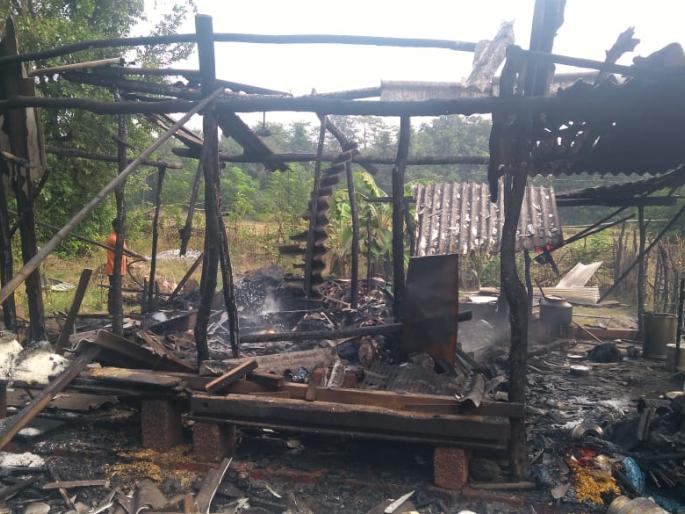 Fire at Harkul Budruk damages three and a half lakhs | हरकुळबुद्रुक येथे घराला आग साडेतीन लाखांचे नुकसान Fire at Harkul Budruk damages three and a half lakhs | हरकुळबुद्रुक येथे घराला आग साडेतीन लाखांचे नुकसान