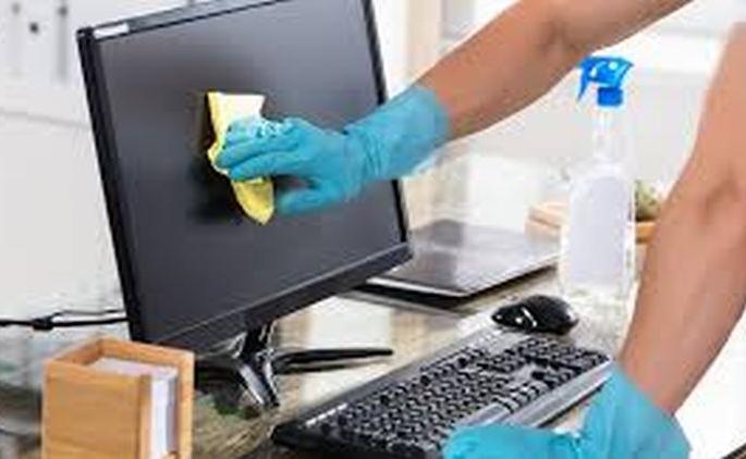 Spraying sanitizer on computer .... Caution | संगणकावर सॅनिटायझरची फवारणी करताय....सावधान Spraying sanitizer on computer .... Caution | संगणकावर सॅनिटायझरची फवारणी करताय....सावधान
