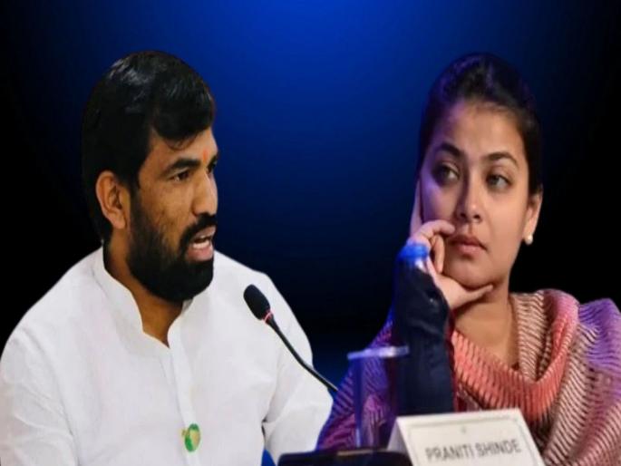 Instead of talking about useless things, talk about development, Ram Satpute scolded Praniti Shinde | फालतू गोष्टींवर बोलण्यापेक्षा विकासावर बोलावं, राम सातपुतेंनी प्रणिती शिंदेंना फटकारलं Instead of talking about useless things, talk about development, Ram Satpute scolded Praniti Shinde | फालतू गोष्टींवर बोलण्यापेक्षा विकासावर बोलावं, राम सातपुतेंनी प्रणिती शिंदेंना फटकारलं