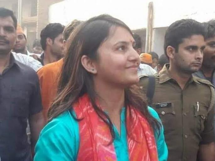 SP candidate Dixit's journey England-Dubai-Fatehabad | सपाच्या उमेदवार दीक्षितांचा प्रवास इंग्लंड- दुबई-फतेहाबाद SP candidate Dixit's journey England-Dubai-Fatehabad | सपाच्या उमेदवार दीक्षितांचा प्रवास इंग्लंड- दुबई-फतेहाबाद