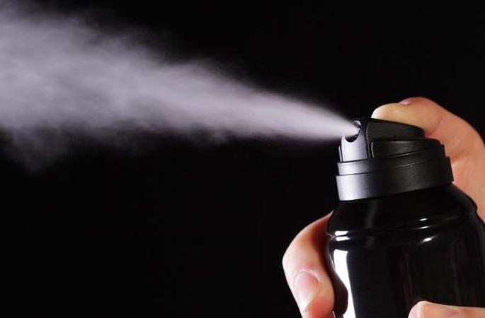 Wrap the gold in the house by spraying it on the woman's face | महिलेच्या तोंडावर ‘स्प्रे’ मारून घरातील सोने लंपास