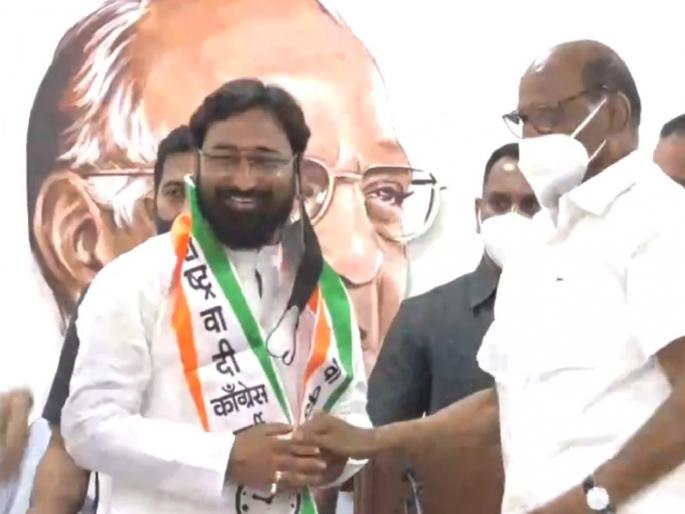 Big blow to MNS in Vidarbha; MNS Atul Wandile joined NCP in the presence of Sharad Pawar | मनसेला विदर्भात मोठा धक्का; शरद पवारांच्या उपस्थितीत अतुल वादिंलेंचा राष्ट्रवादीत प्रवेश Big blow to MNS in Vidarbha; MNS Atul Wandile joined NCP in the presence of Sharad Pawar | मनसेला विदर्भात मोठा धक्का; शरद पवारांच्या उपस्थितीत अतुल वादिंलेंचा राष्ट्रवादीत प्रवेश
