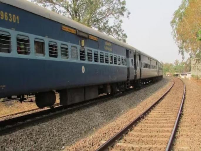 A major disaster averted! Train jumps red signal and runs 2 km in Bihar; The passengers were terrified | मोठा अनर्थ टळला! रेड सिग्नल जंप करून २ किमी धावली ट्रेन; प्रवाशी प्रचंड घाबरले A major disaster averted! Train jumps red signal and runs 2 km in Bihar; The passengers were terrified | मोठा अनर्थ टळला! रेड सिग्नल जंप करून २ किमी धावली ट्रेन; प्रवाशी प्रचंड घाबरले
