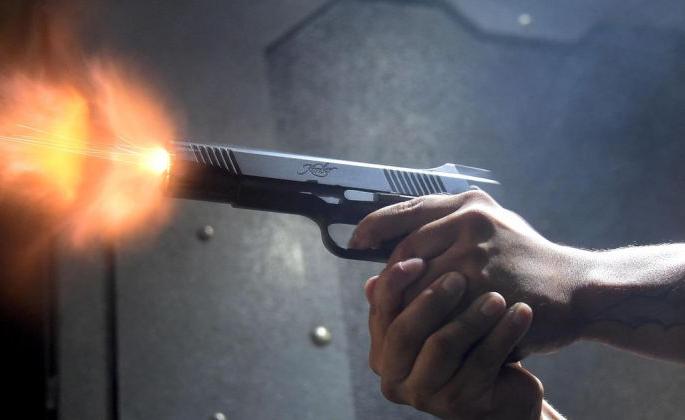 RPF jawan fire bullet for water bottle in train | १५ रुपयांच्या पाण्यासाठी आरपीएफने झाडली गोळी RPF jawan fire bullet for water bottle in train | १५ रुपयांच्या पाण्यासाठी आरपीएफने झाडली गोळी