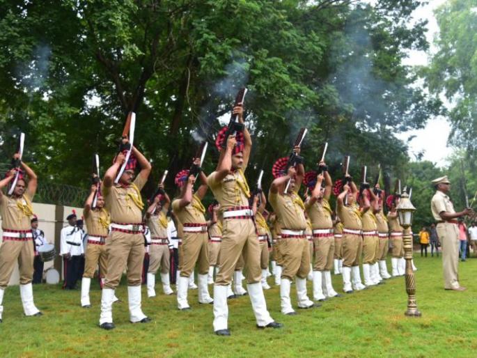 A tribute to Gadchiroli on the occasion of Police Martyrs Day | पोलीस शहीद दिनानिमित्त गडचिरोलीत भावपूर्ण श्रद्धांजली A tribute to Gadchiroli on the occasion of Police Martyrs Day | पोलीस शहीद दिनानिमित्त गडचिरोलीत भावपूर्ण श्रद्धांजली