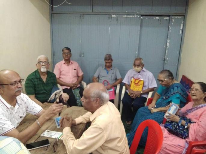 Distribution of free life certificates to senior citizens by the Public Ganeshotsav Mandal | सार्वजनिक गणेशोत्सव मंडळातर्फे ज्येष्ठ नागरिकांना मोफत जीवन प्रमाणपत्रांचे वाटप Distribution of free life certificates to senior citizens by the Public Ganeshotsav Mandal | सार्वजनिक गणेशोत्सव मंडळातर्फे ज्येष्ठ नागरिकांना मोफत जीवन प्रमाणपत्रांचे वाटप