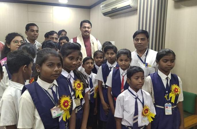 Winter Convention 2019; 'Hey Janmabhoomi hey Karmabhoomi' sung by the children | हिवाळी अधिवेशन २०१९; ‘हे जन्मभूमी हे कर्मभूमी’ चिमुकल्यांनी गायले गाणे