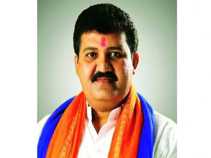 Sanjay Rathore is not an MLA due to Shiv Sena's vote; Supporters brag to Shiv Sena district chief | शिवसेनेच्या मतामुळे संजय राठोड यांची आमदारकी नाही; समर्थकाची शिवसेना जिल्हाप्रमुखाला दमबाजी Sanjay Rathore is not an MLA due to Shiv Sena's vote; Supporters brag to Shiv Sena district chief | शिवसेनेच्या मतामुळे संजय राठोड यांची आमदारकी नाही; समर्थकाची शिवसेना जिल्हाप्रमुखाला दमबाजी