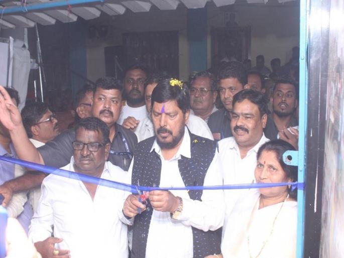 A rumor of constitutional change; Union Minister Ramdas Athawale's reply to the opposition | संविधान बदलाची फक्त अफवा; केंद्रीय मंत्री रामदास आठवलेंचं विरोधकांना उत्तर A rumor of constitutional change; Union Minister Ramdas Athawale's reply to the opposition | संविधान बदलाची फक्त अफवा; केंद्रीय मंत्री रामदास आठवलेंचं विरोधकांना उत्तर